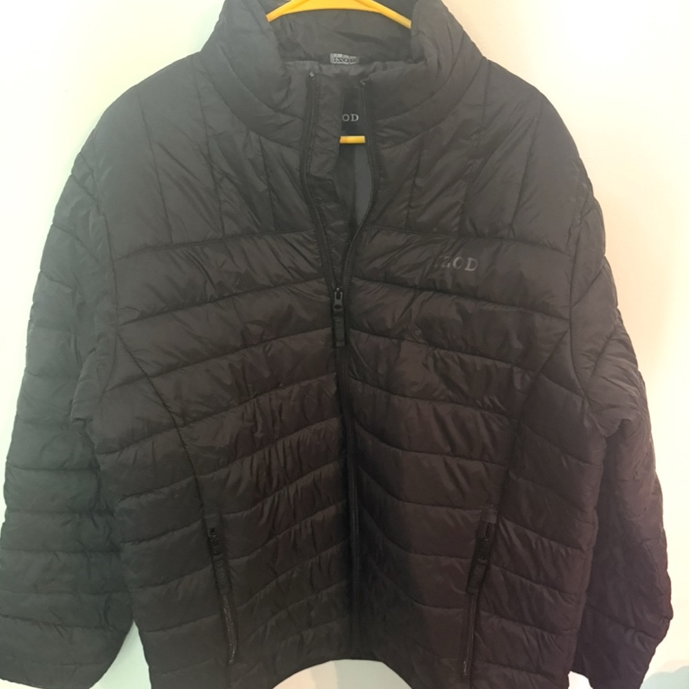IZOD Men's Lightweight Large Black Puffer Full Zip Jacket with Zippered Pockets